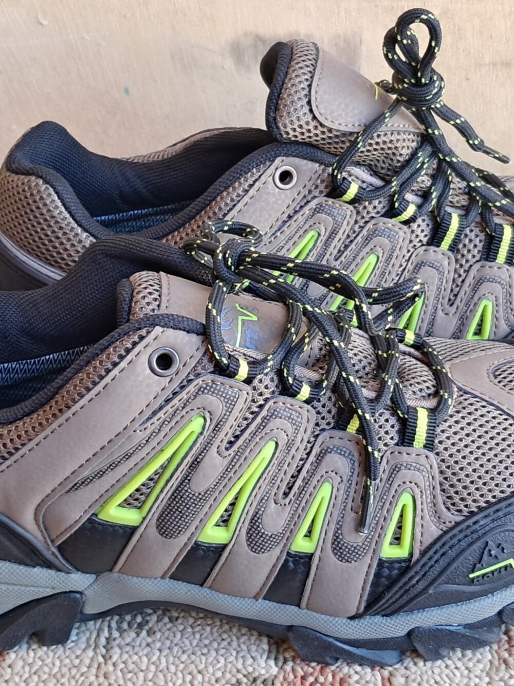 Nortiv8 Boys Size 9 Hiking Shoes Brand New